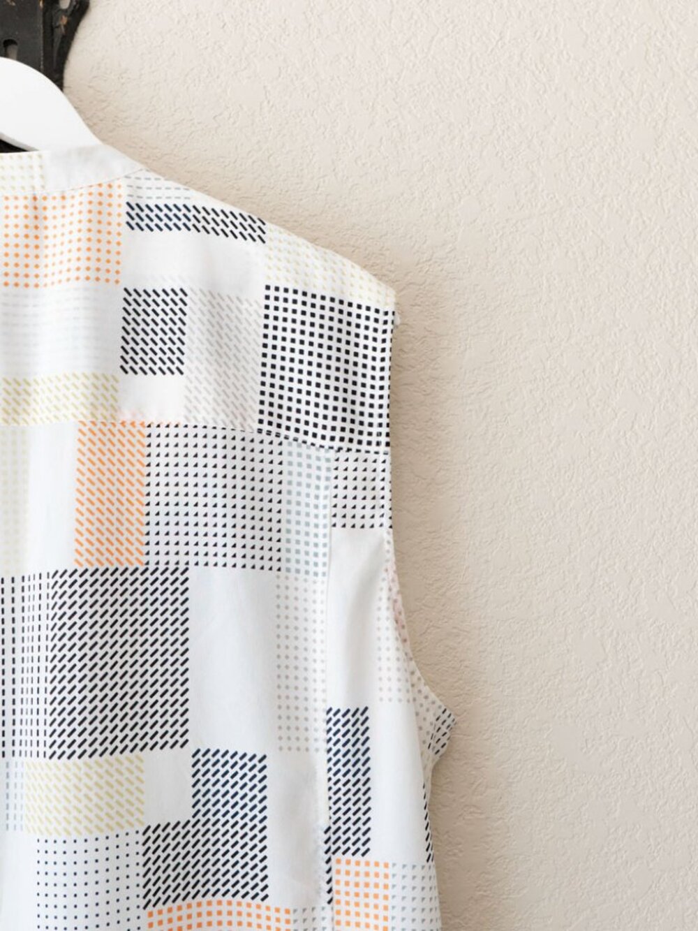DKNYC Sleeveless Shirt Dress XL White Black Orange Pattern Button Front Modern - Picture 13 of 15